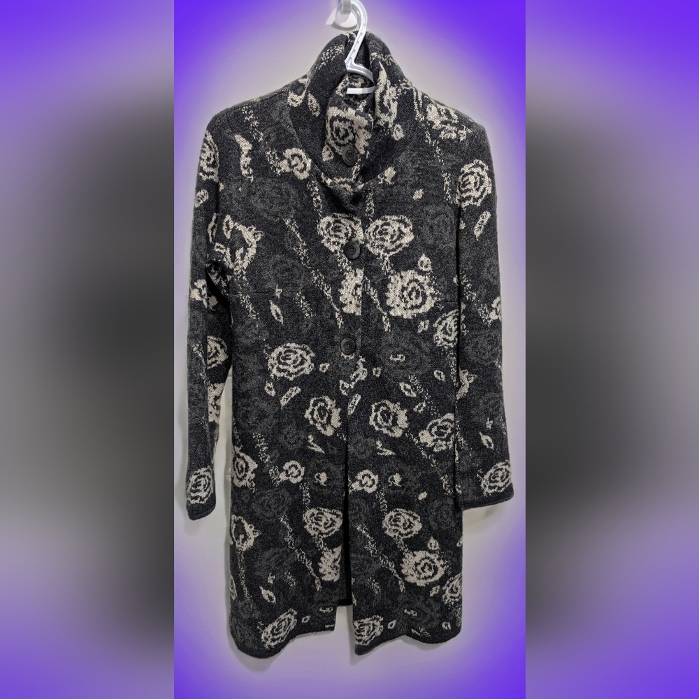 Hekla & Co Floral Women's Cardigan in Black and Cream Made In Italy Ptp 18"